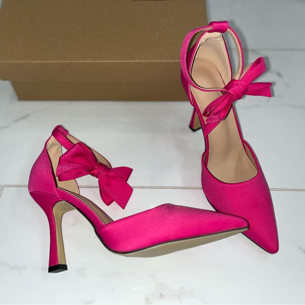 NWT- Bow Stiletto Heeled Pumps with Ankle Strap- Size 7 - Picture 8 of 15